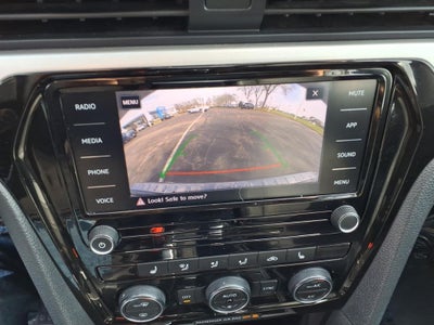 2022 Volkswagen Passat 2.0T SE