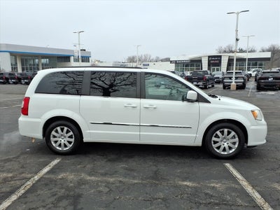 2016 Chrysler Town & Country Touring
