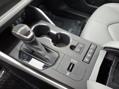 2022 Toyota Highlander Hybrid XLE