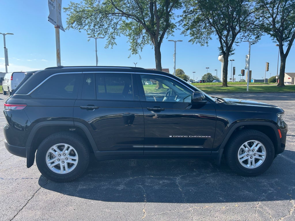 2022 Jeep Grand Cherokee Laredo