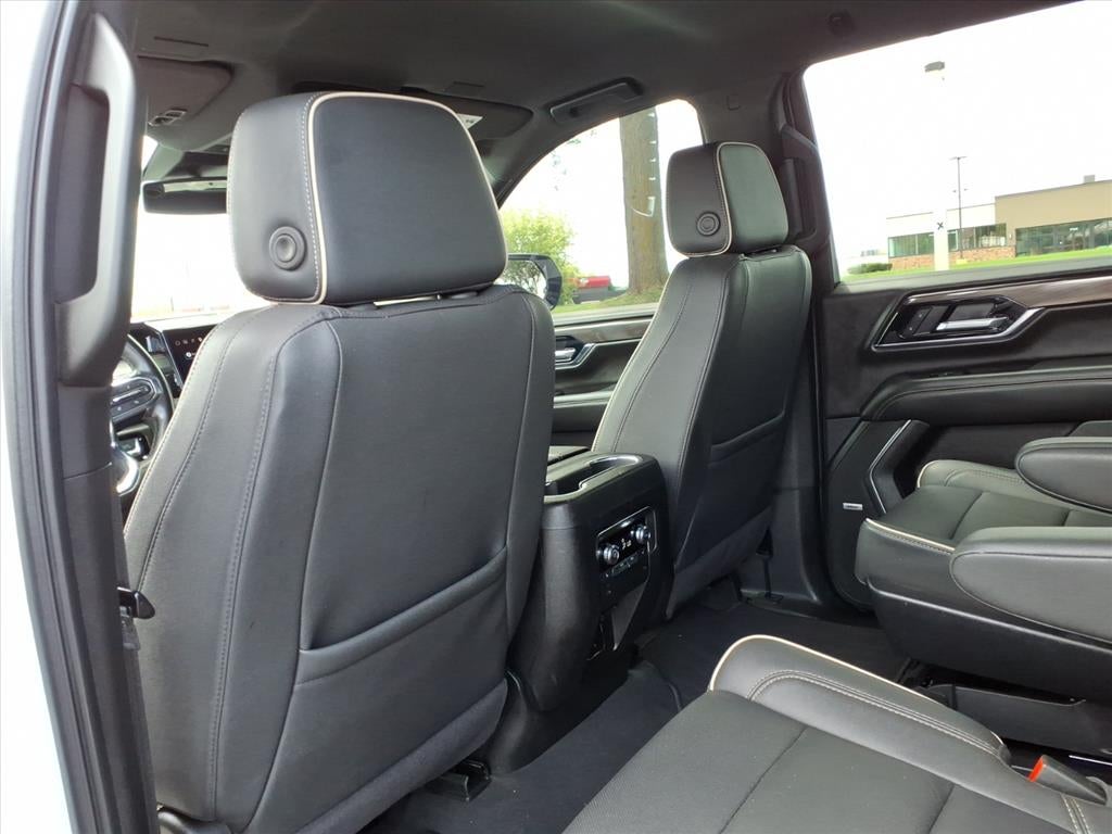 2025 GMC Yukon Elevation