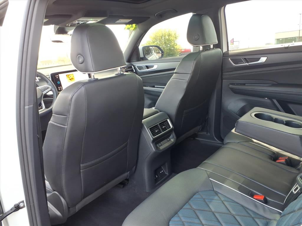 2024 Volkswagen Atlas Cross Sport 2.0T SEL Premium R-Line