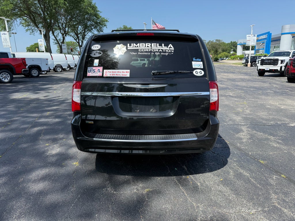2016 Chrysler Town & Country Touring
