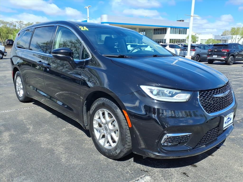 2024 Chrysler Pacifica Touring L's photo