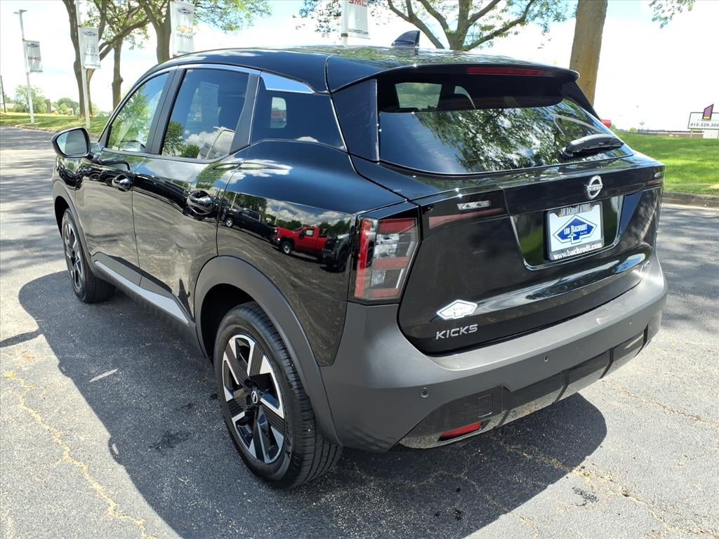 2025 Nissan Kicks SV