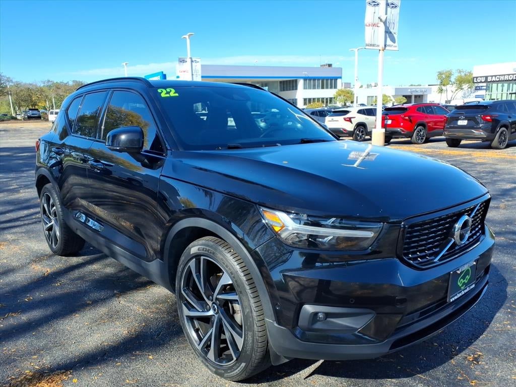 2022 Volvo XC40 R-Design