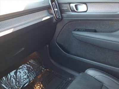 2022 Volvo XC40 R-Design