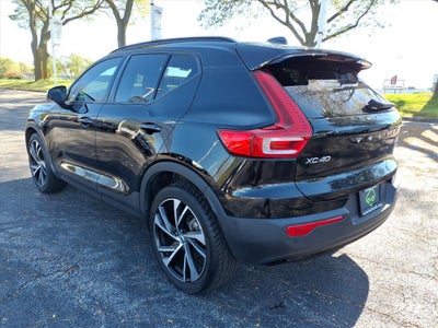 2022 Volvo XC40 R-Design