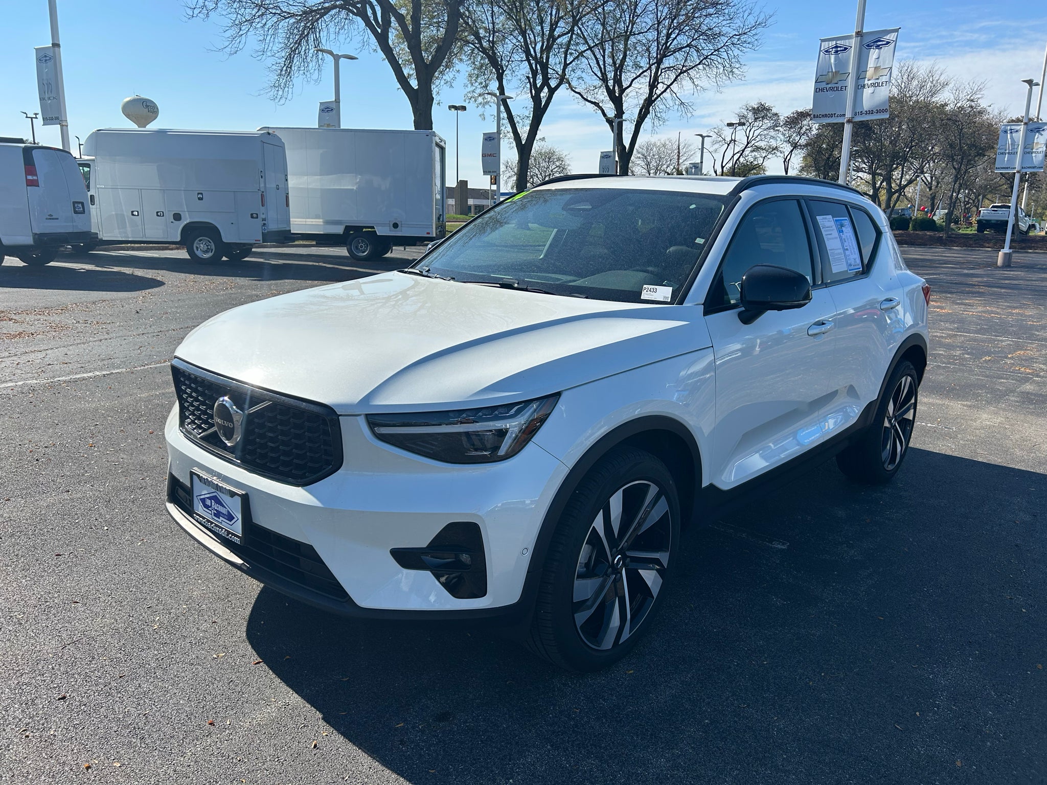 2024 Volvo XC40 Ultimate Dark Theme
