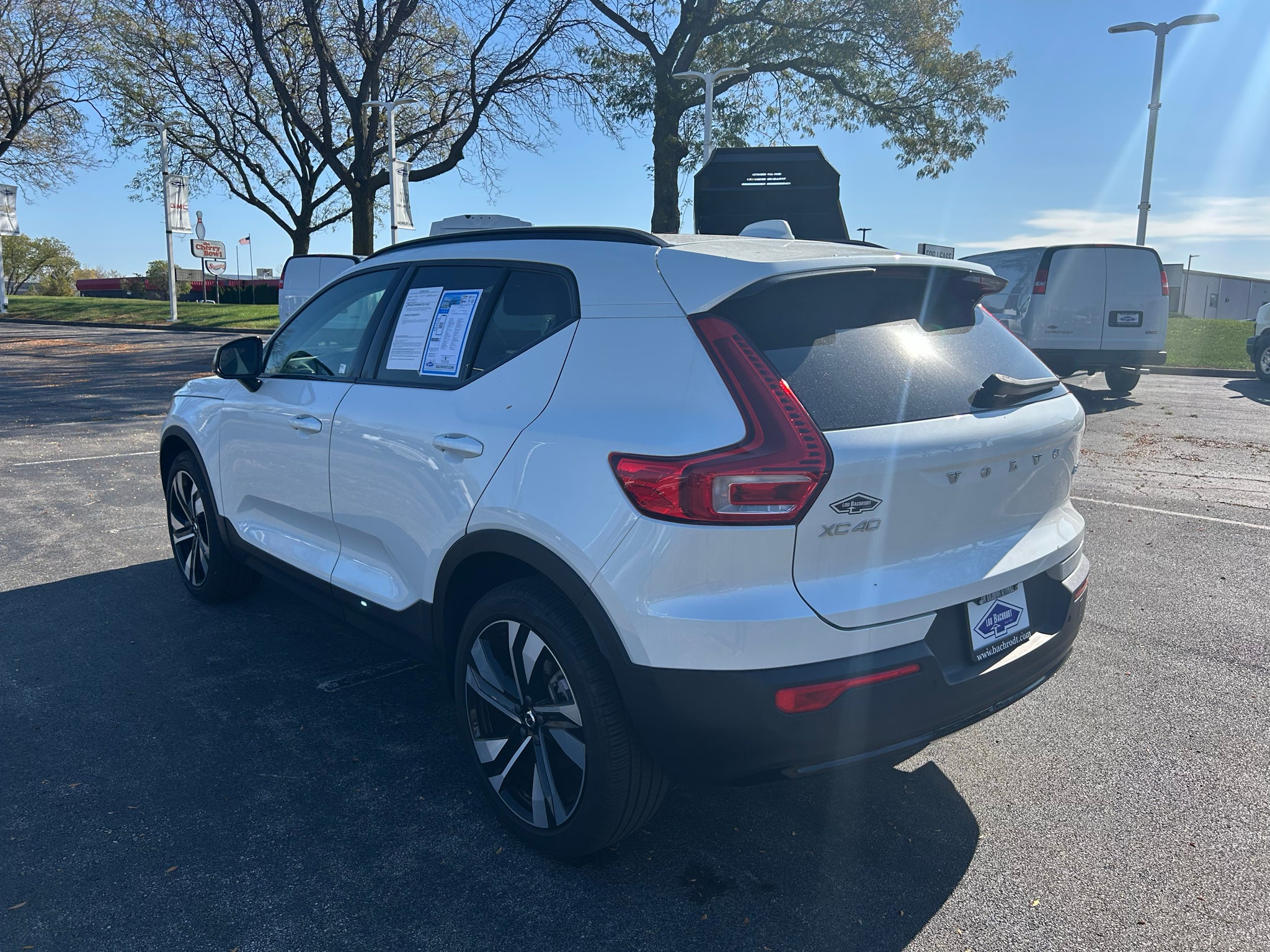 2024 Volvo XC40 Ultimate Dark Theme