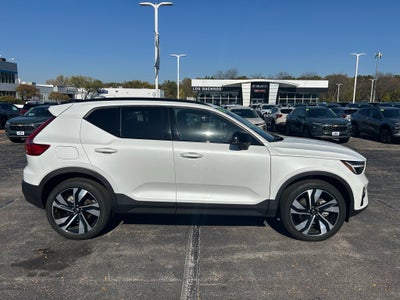 2024 Volvo XC40 Ultimate Dark Theme