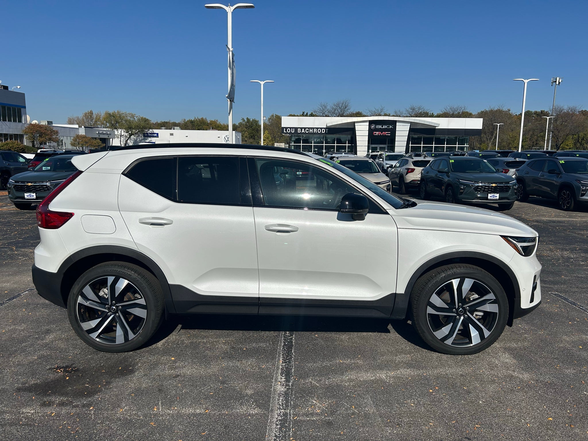 2024 Volvo XC40 Ultimate Dark Theme
