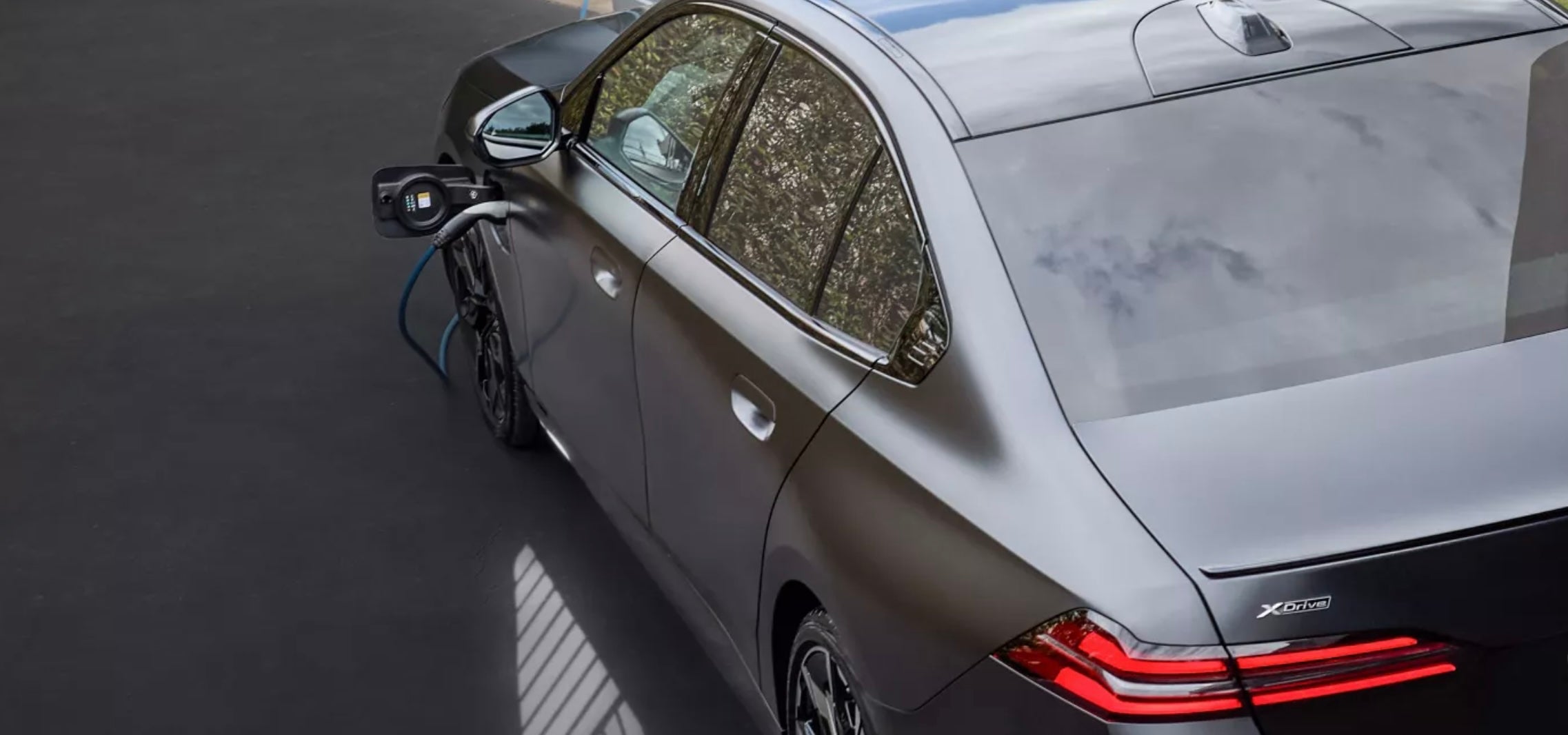 BMW 550e 5 series charging port and electric powertrain details